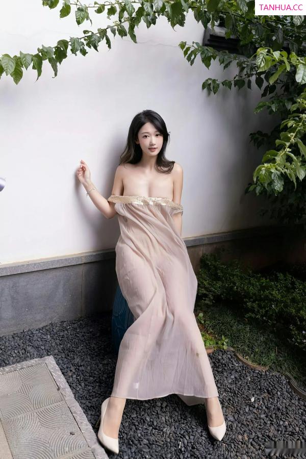 唐安琪  [XiuRen]高清写真图 2025.08.04 No.10619 唐安琪 浅色薄纱第4张图片